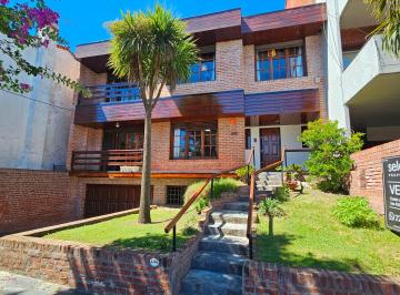 Imagen 1 de En Venta Chalet 7 Ambientes Zona Playa Grande