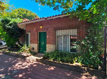 Imagen 1 de En Venta. Chalet de 4 Ambientes con Dependencia, Garage y Patio, Parque Luro.