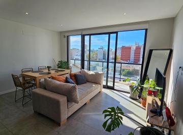 Imagen 2 de En Venta Departamento de 2 Ambientes con Dos Cocheras y Terraza Propia. Chauvin.