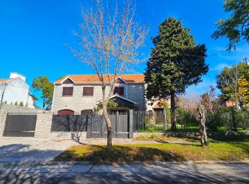 Imagen 1 de En Venta. Chalet de 6 Ambientes Reciclado con Garage/quincho. Los Troncos.