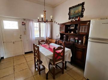 Imagen 2 de En Venta Casa de 3 Ambientes con Garage y Parque. Barrio Santa Mónica.